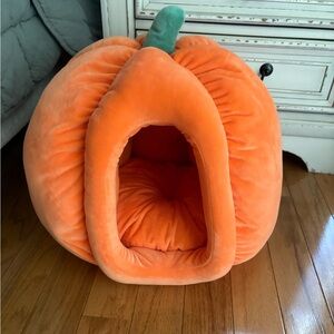 Pumpkin Pet Bed